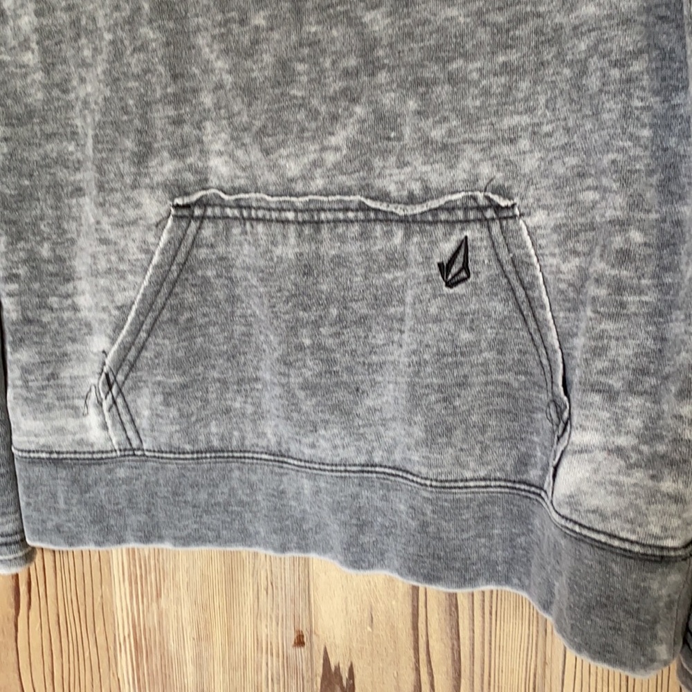 Used Volcom pullover Size S/P/10 - Picture 4 of 8